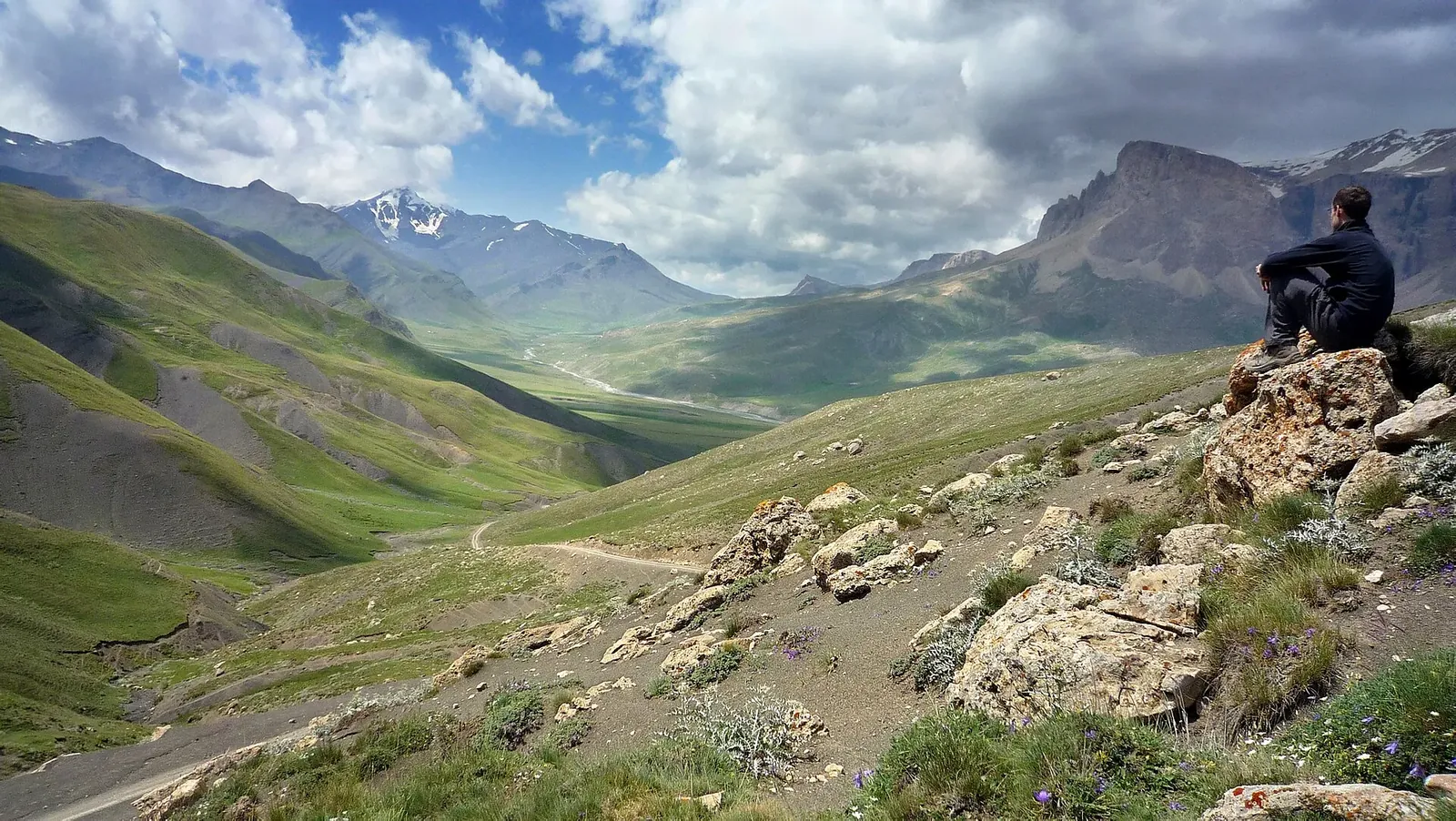 Landscape of Khinalug valley in Azerbaijan.. Фото: Original: Matthew Hadley (nickname diff_sky)
derivative work: Ximonic (talk), Simo Räsänen, CC BY 1.0, Викисклад