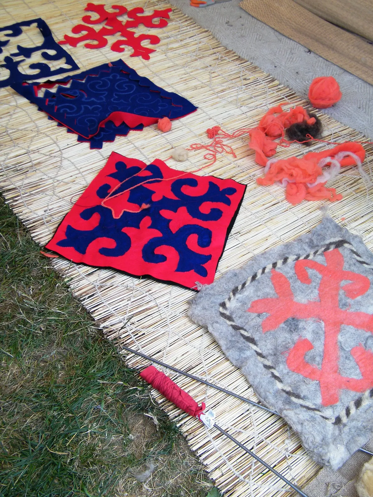 Kyrgyz Republic felt rugs at the 2011 Smithsonian Folklife. Фото: Sarah Stierch, CC BY 4.0, Викисклад