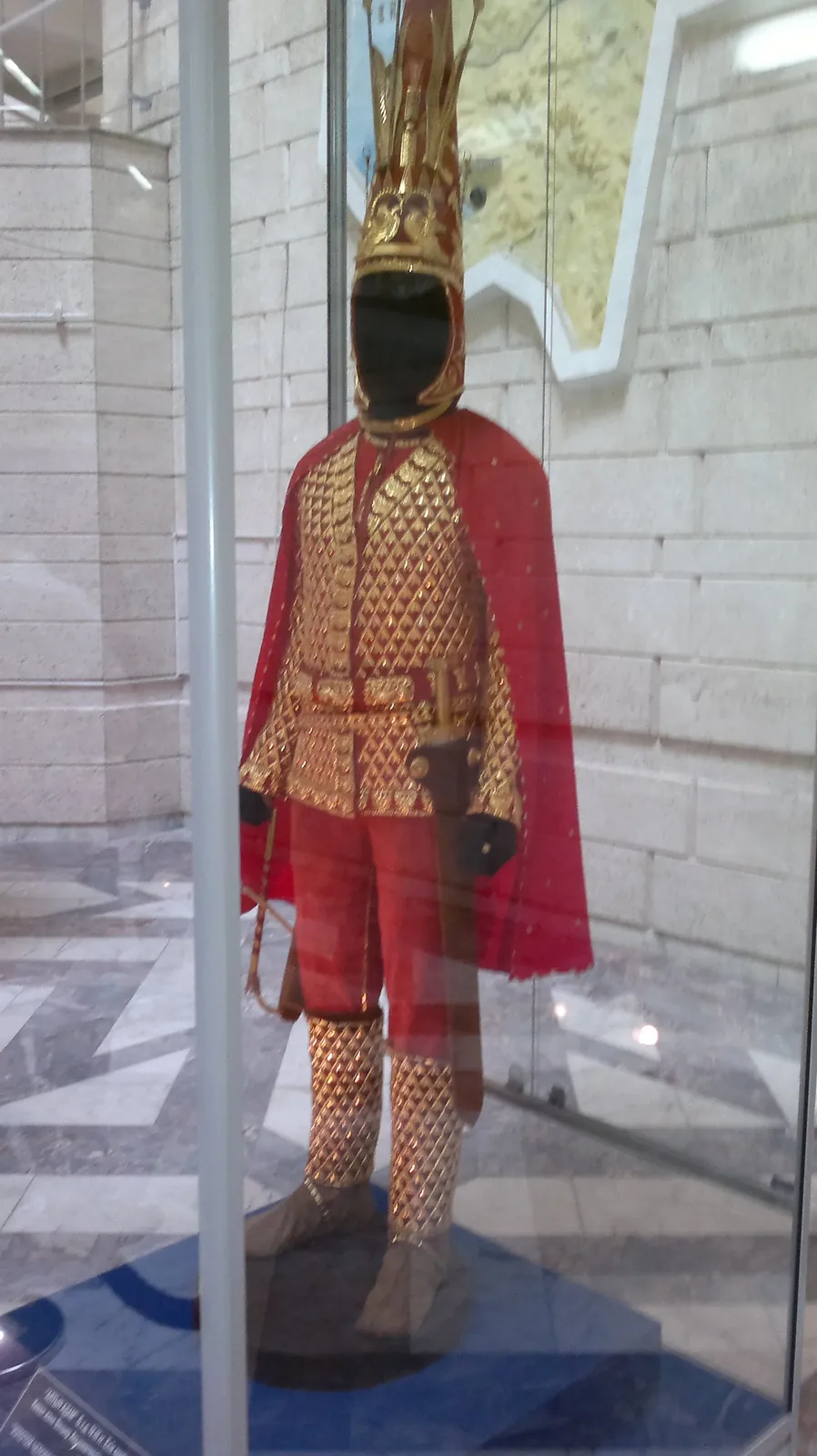 Golden Man in Central State Museum of the Republic of Kazakhstan. Фото: Interfase, Public domain, Викисклад