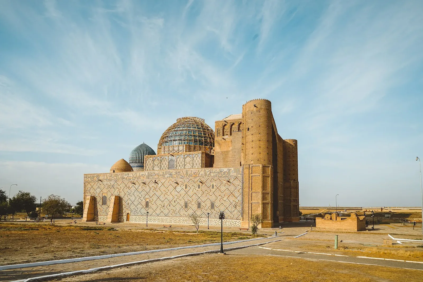 Mausoleum of Khoja Ahmed Yasawi, Turkestan, Kazakhstan.. Фото: Kalpak Travel, CC BY 2.0, Викисклад