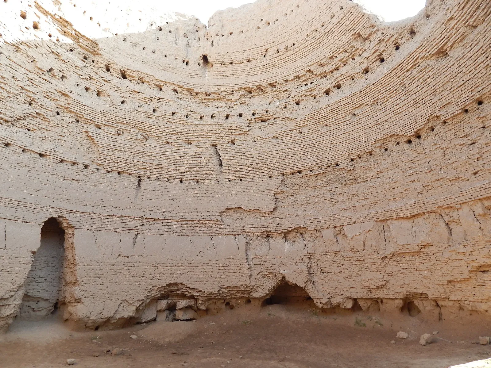 Interior of Great Icehouse, Merv, Turkmenistan. Фото: 13299achan, CC BY-SA 4.0, Викисклад