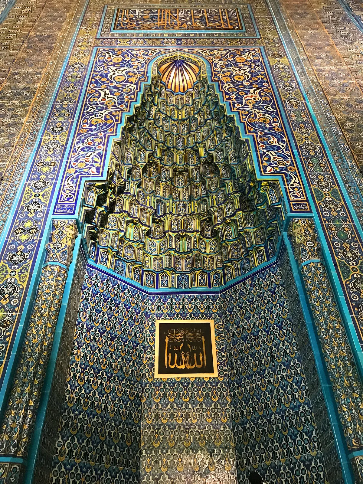 Green Mosque of Bursa, Turkey, 2017. Green Mosque (Turkish: Yeşil Camii, "Yeşil Mosque"), also known as Mosque of Sultan Mehmed I, is a part of the larger complex (a külliye) located on the east side of Bursa, Turkey, th. Фото: Yahia.Mokhtar, CC BY-SA 4.0, Викисклад
