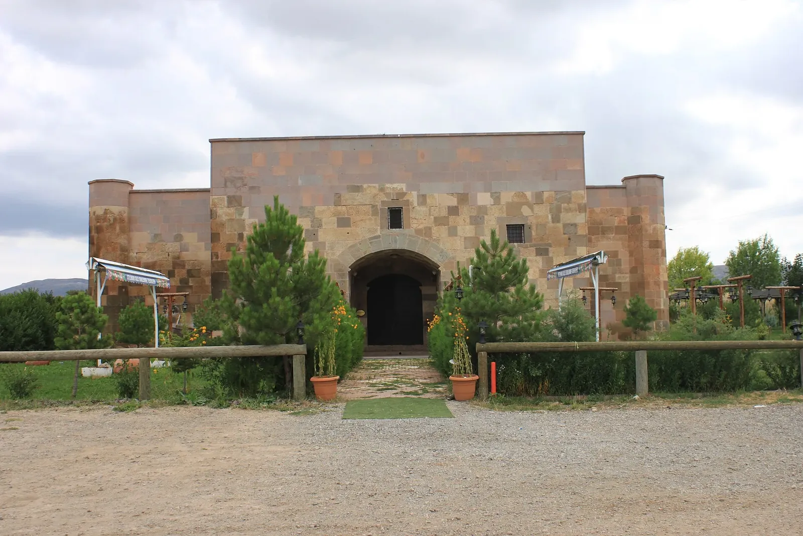 Караван-сарай. Фото: Christian1311, CC BY-SA 4.0, Викисклад