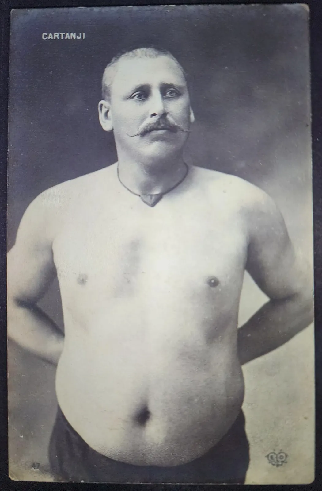 Борец Катранджи Мехмет-пехливан на французской открытке, Париж. Фото: Oilwrestling, CC BY-SA 4.0, Викисклад