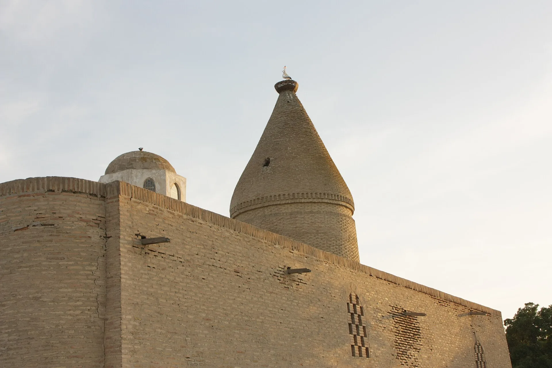 Chashma-Ayub Mausoleum. Фото: Davide Mauro, CC BY-SA 4.0, Викисклад